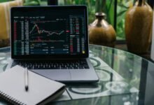 tech stocks profit 2025