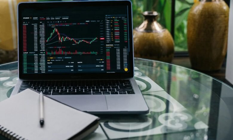 tech stocks profit 2025